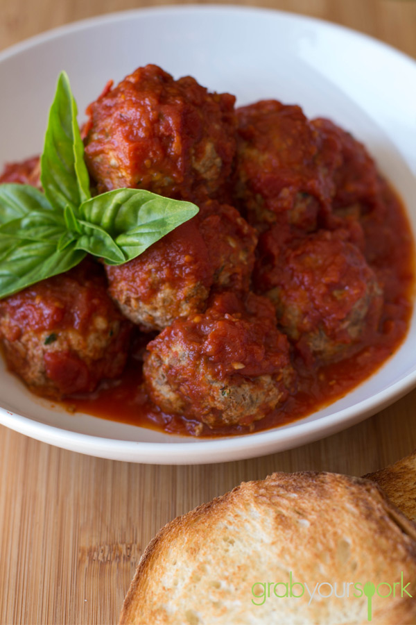 Classic Meatballs with Tomato Sauce