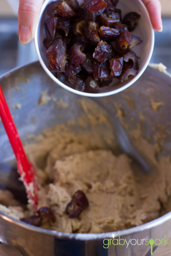 Sticky date and banana loaves recipe