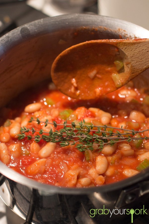 Tuscan Baked Beans Recipe - Grab Your Spork | grabyourspork.com